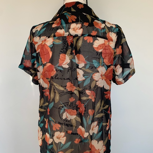 Button-Up Vacation Shirt - Picture 5 of 7